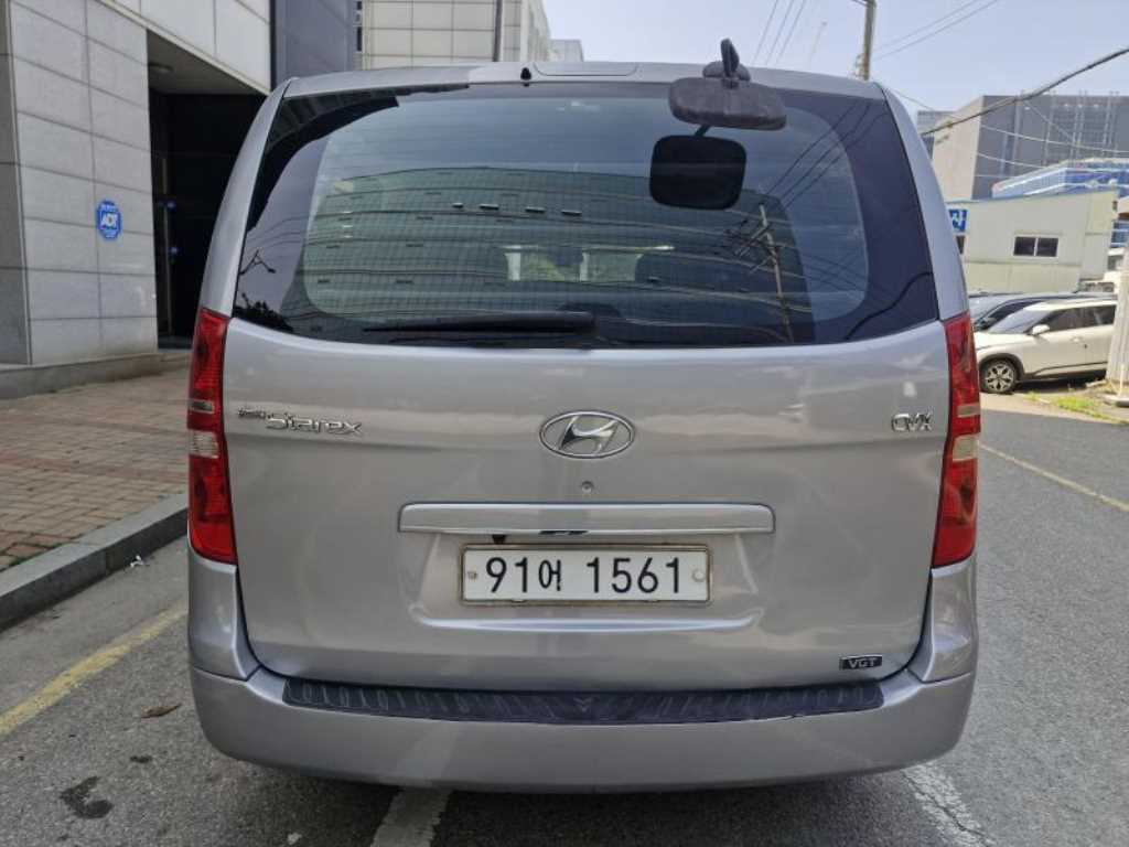 HYUNDAI Starex - Vista 3