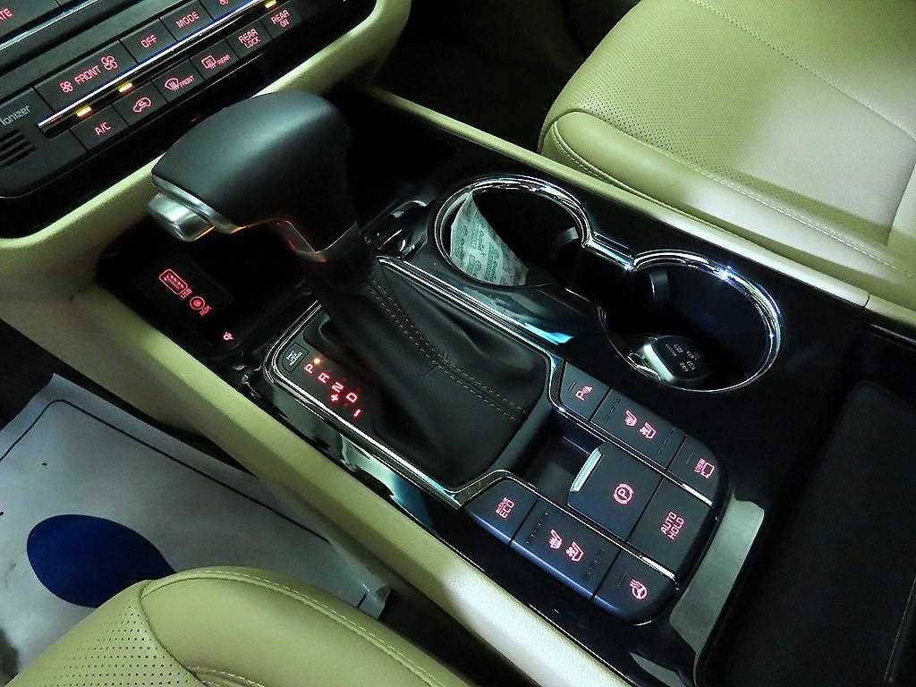 KIA Carnival - Vista 12