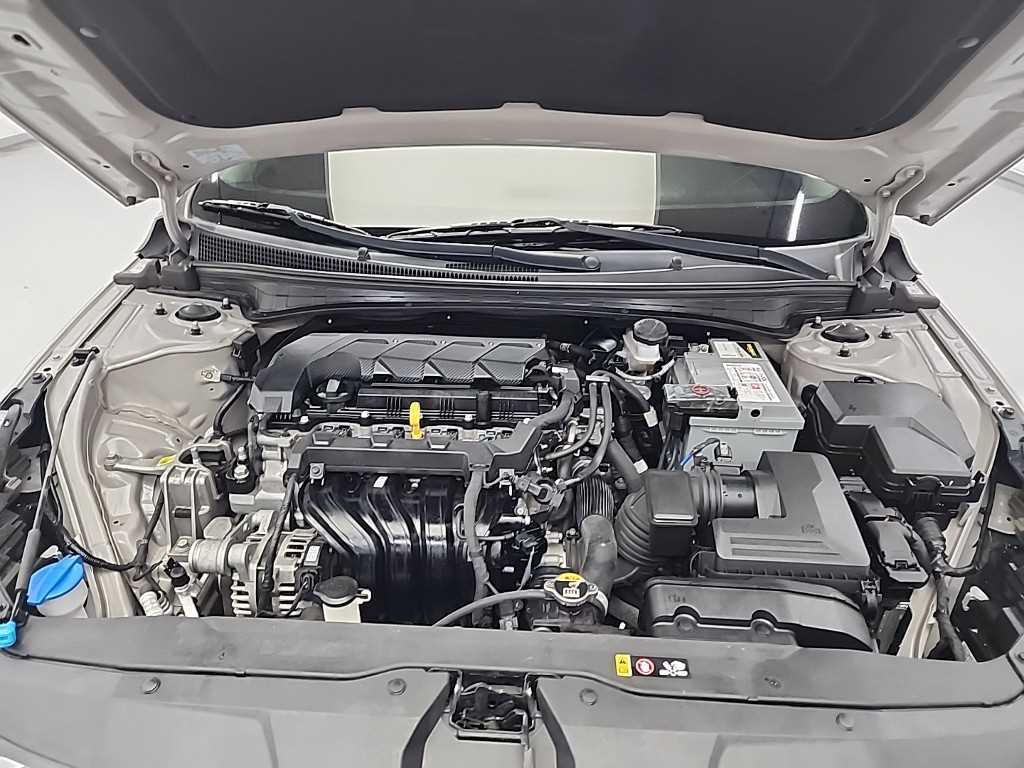 HYUNDAI Avante - Vista 5