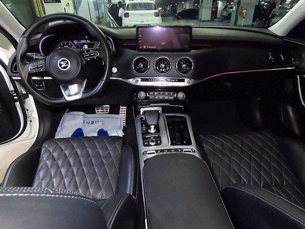 KIA Stinger - Vista 9
