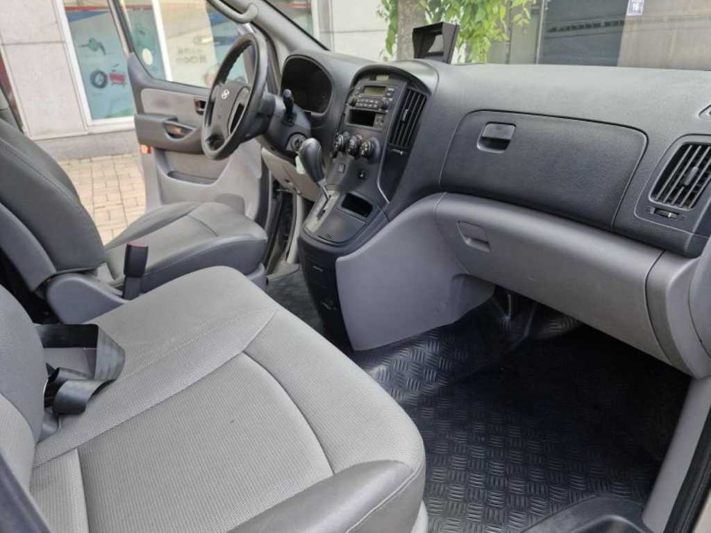 HYUNDAI Starex - Vista 8