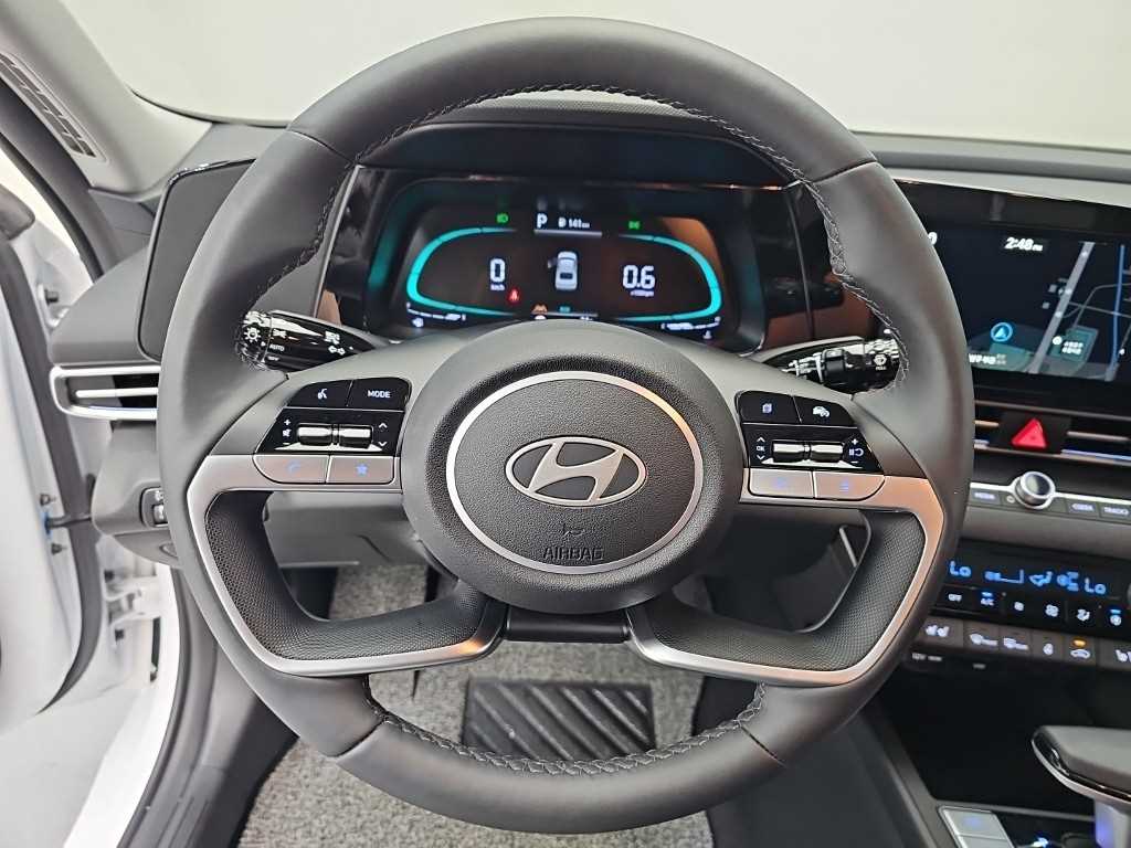 HYUNDAI Avante - Vista 9