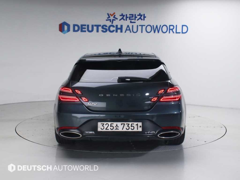 Genesis G70 - Vista 4