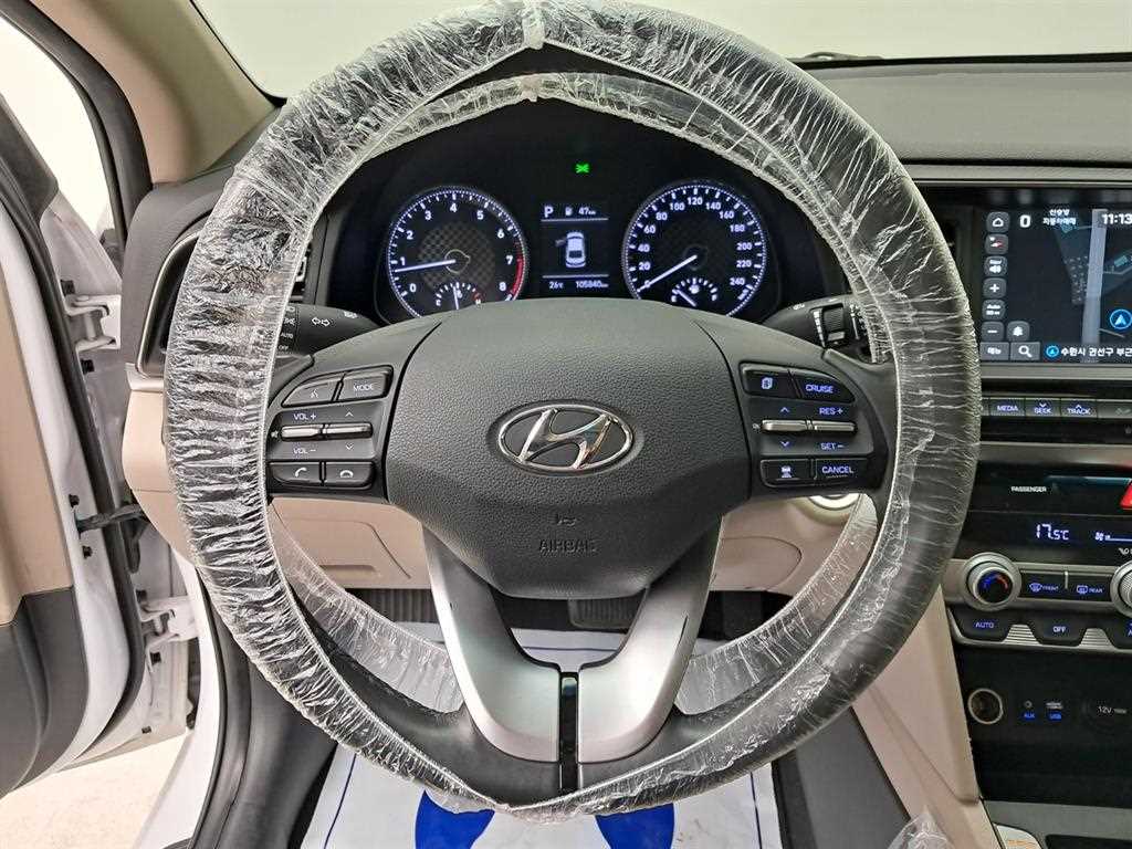 HYUNDAI Avante - Vista 7