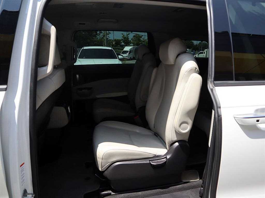 KIA Carnival - Vista 7