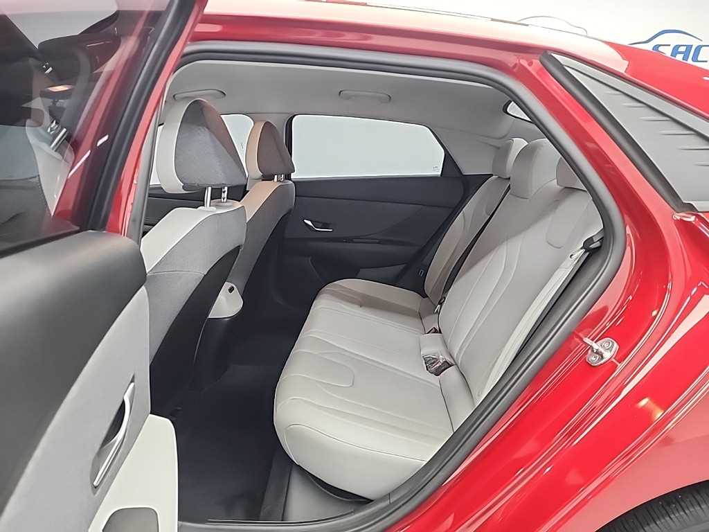 HYUNDAI Avante - Vista 12