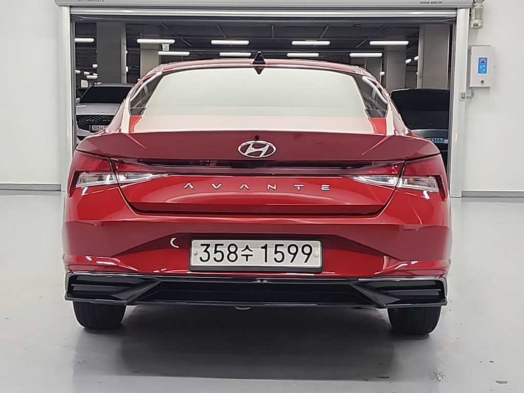 HYUNDAI Avante - Vista 3