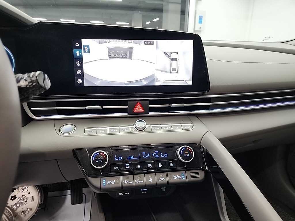 HYUNDAI Avante - Vista 10