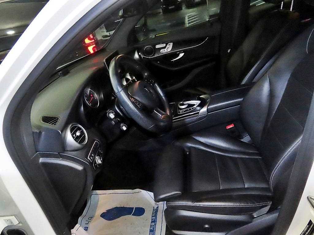 Mercedes Benz GLC Class - Vista 6