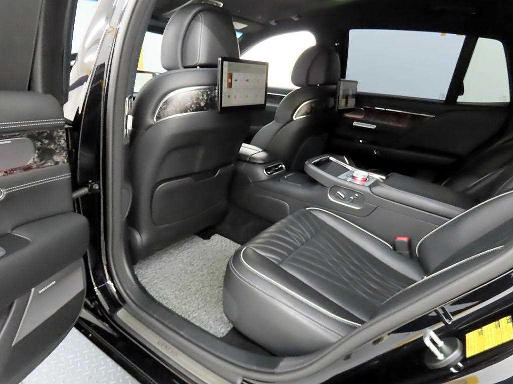 Genesis G90 - Vista 6