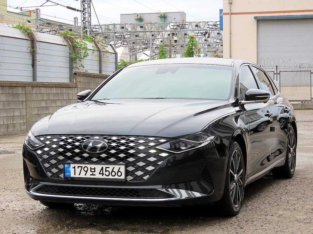 HYUNDAI Grandeur - Vista 2