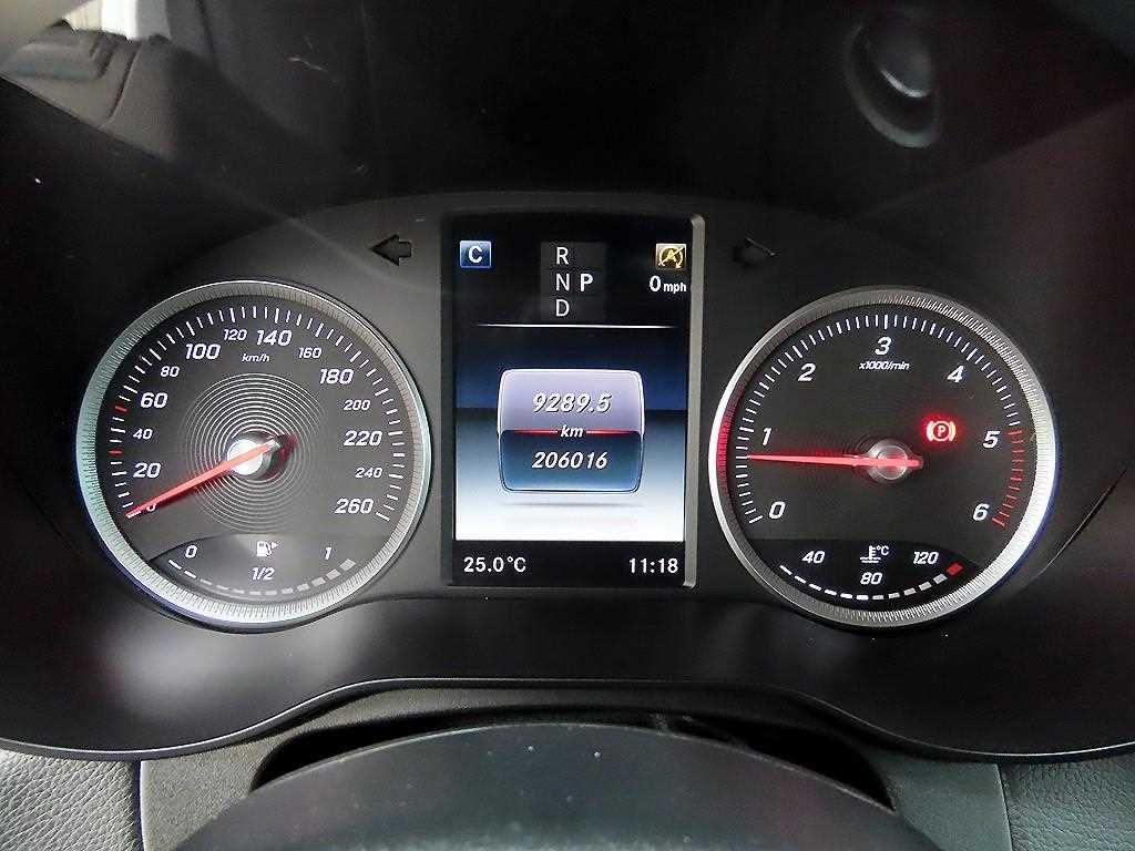Mercedes Benz GLC Class - Vista 9