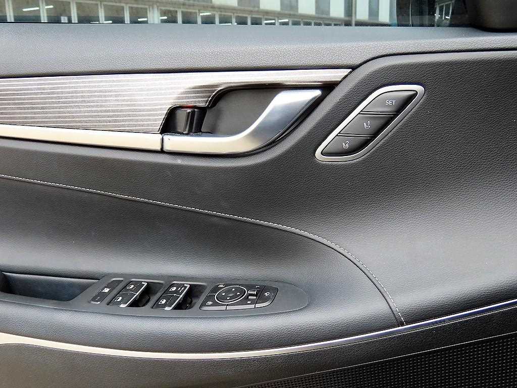 HYUNDAI Grandeur - Vista 12