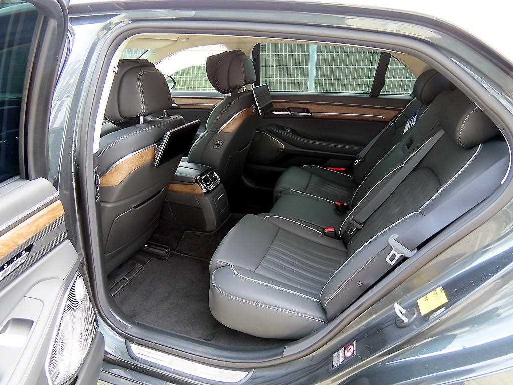 Genesis G90 - Vista 6