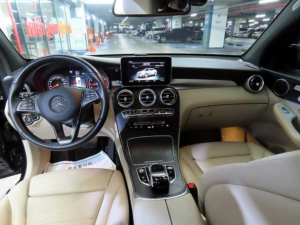 Mercedes Benz GLC Class - Vista 10