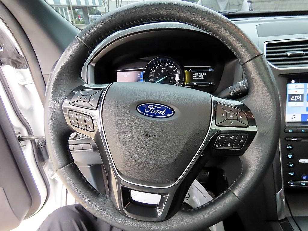 Ford Explorer - Vista 8