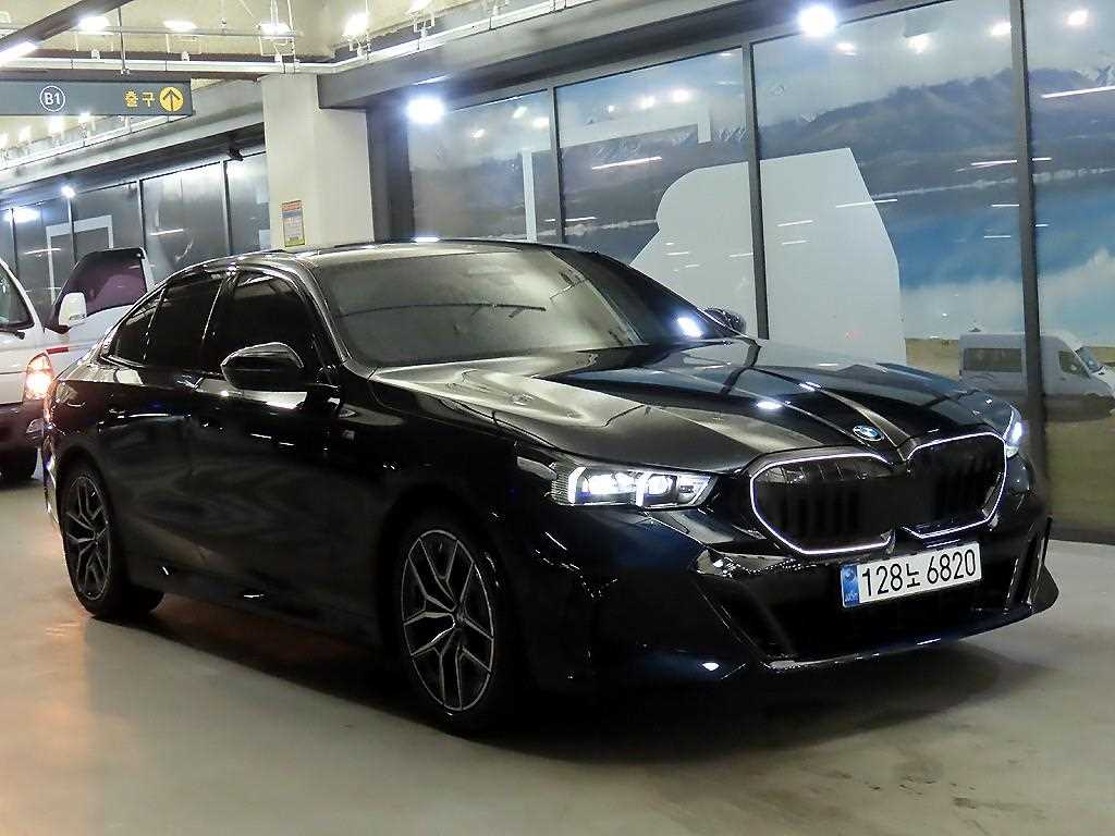 BMW 5 Series 2025 Negro - Importación desde Corea - HF Imports Iquique - Foto 1