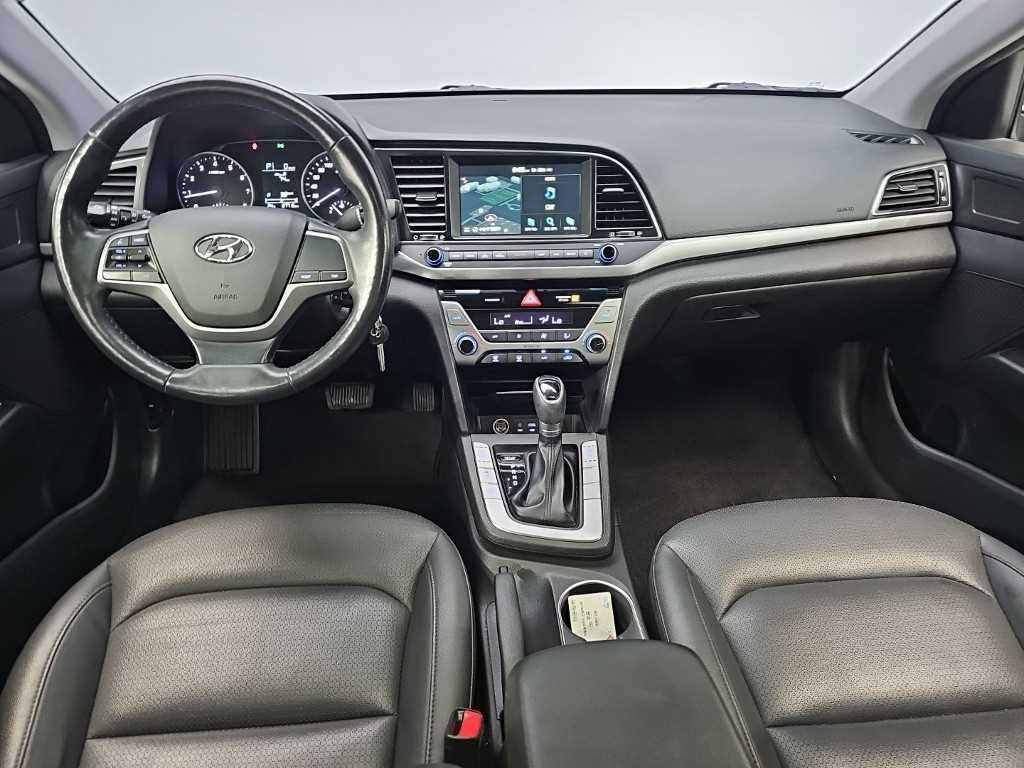 HYUNDAI Avante - Vista 7