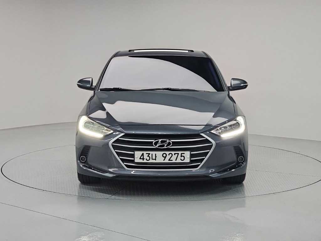 HYUNDAI Avante - Vista 2