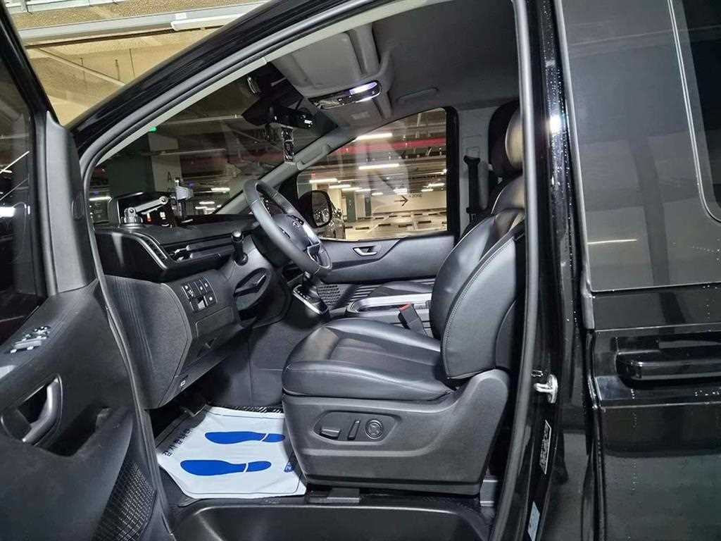 HYUNDAI Staria - Vista 6