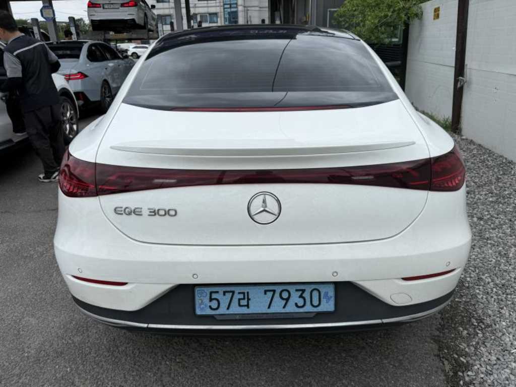 Mercedes Benz EQE - Vista 6