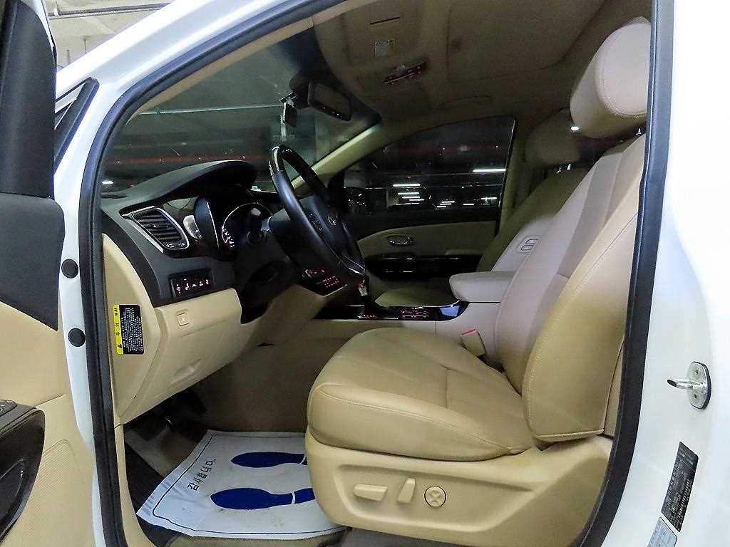 KIA Carnival - Vista 6