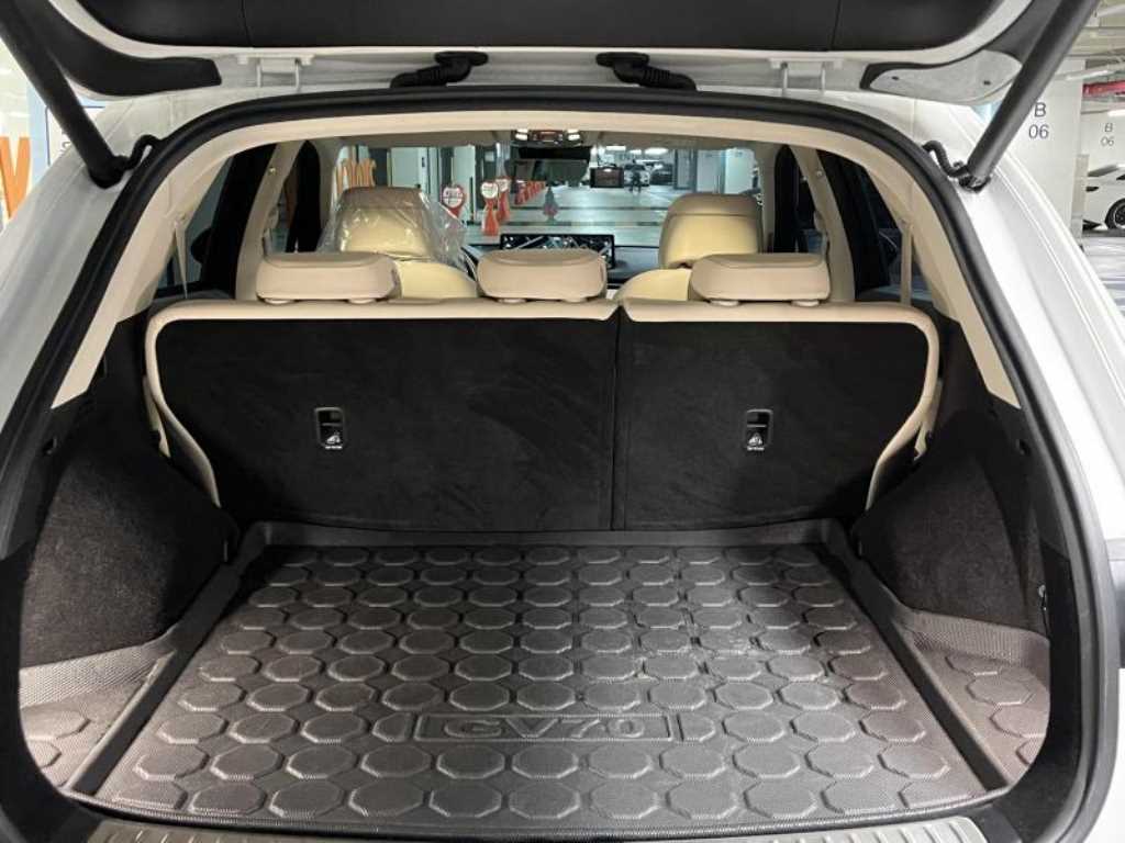 Genesis GV70 - Vista 6