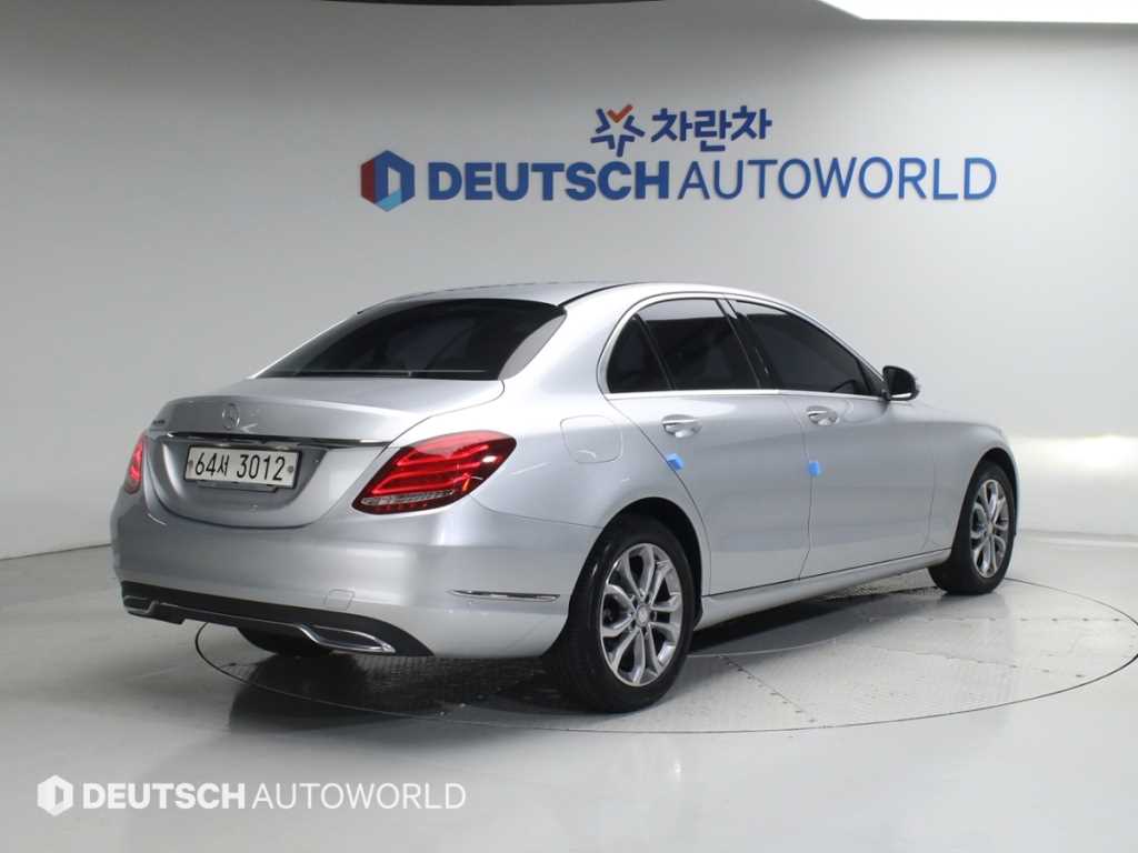 Mercedes Benz C Class - Vista 4