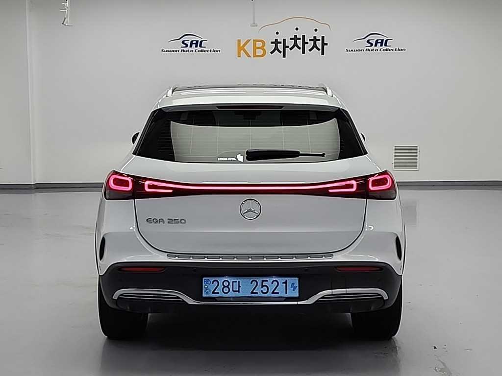 Mercedes Benz EQA - Vista 3