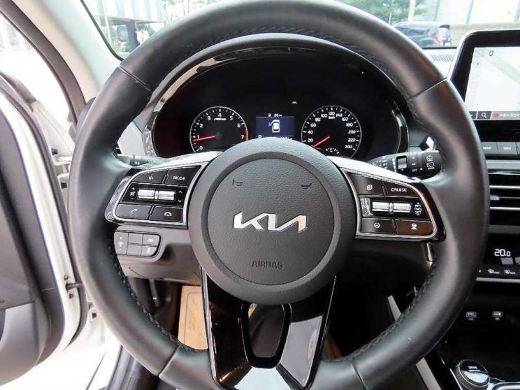 KIA Seltos - Vista 8