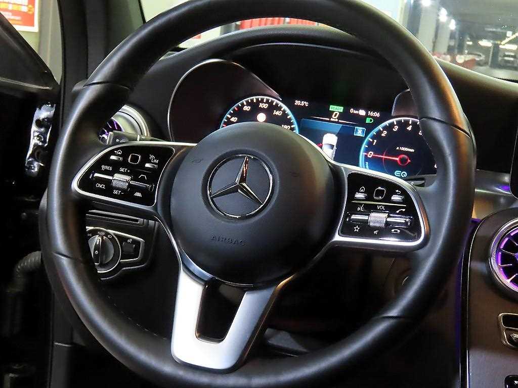 Mercedes Benz GLC Class - Vista 8