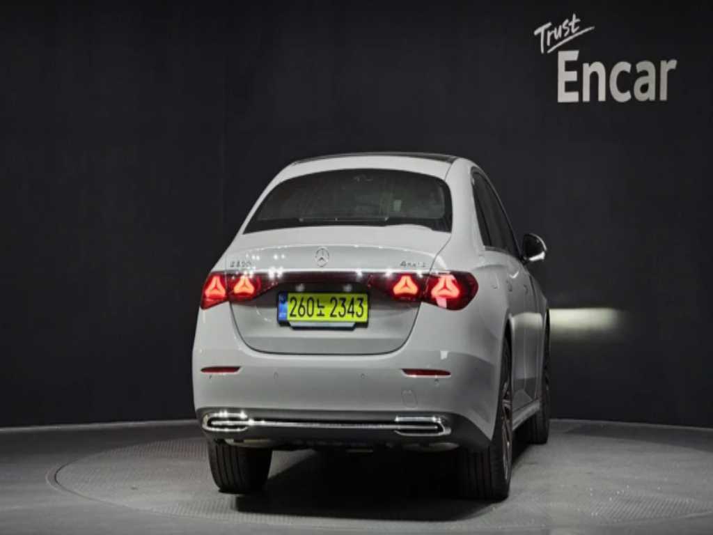 Mercedes Benz E class - Vista 4