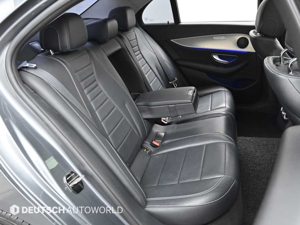 Mercedes Benz E class - Vista 12