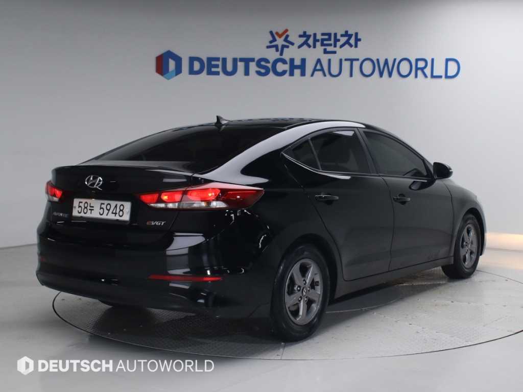 HYUNDAI Avante - Vista 2
