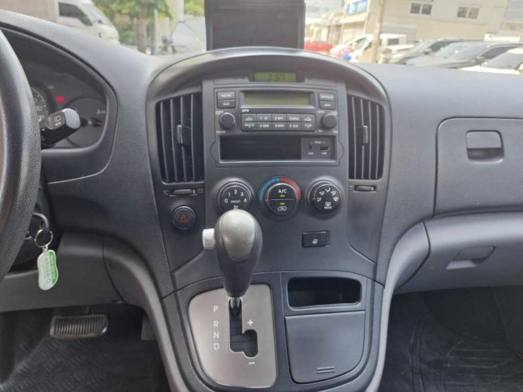 HYUNDAI Starex - Vista 11