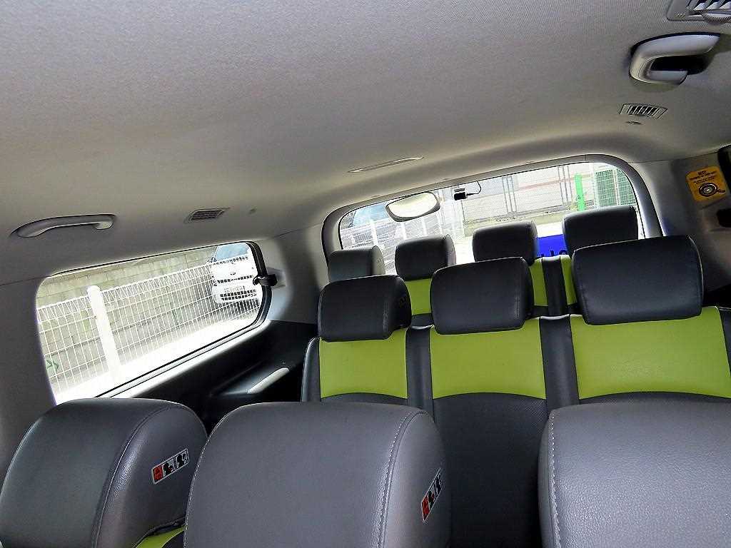 HYUNDAI Starex - Vista 7