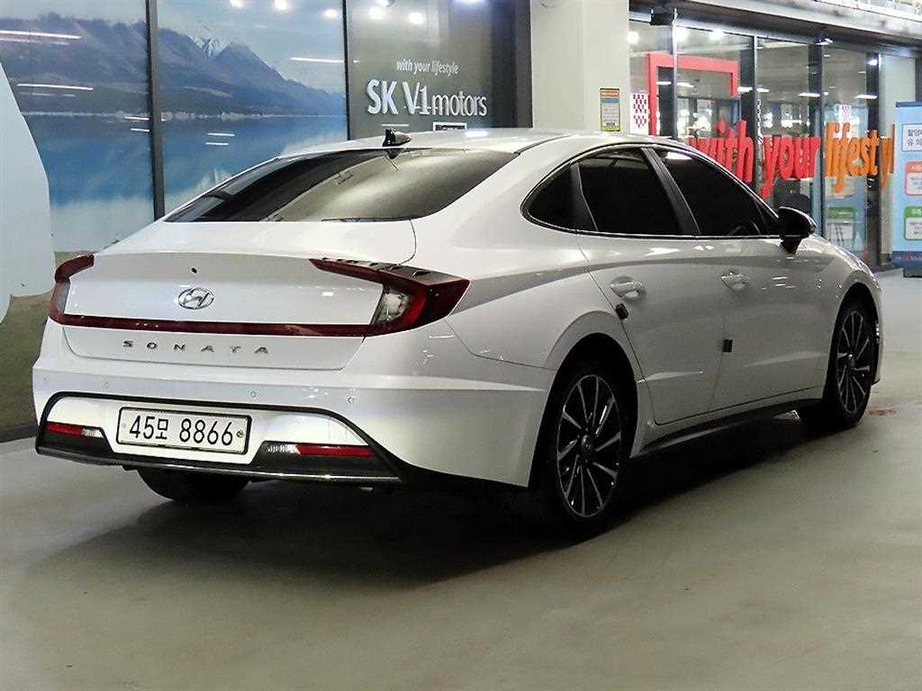 HYUNDAI Sonata - Vista 4