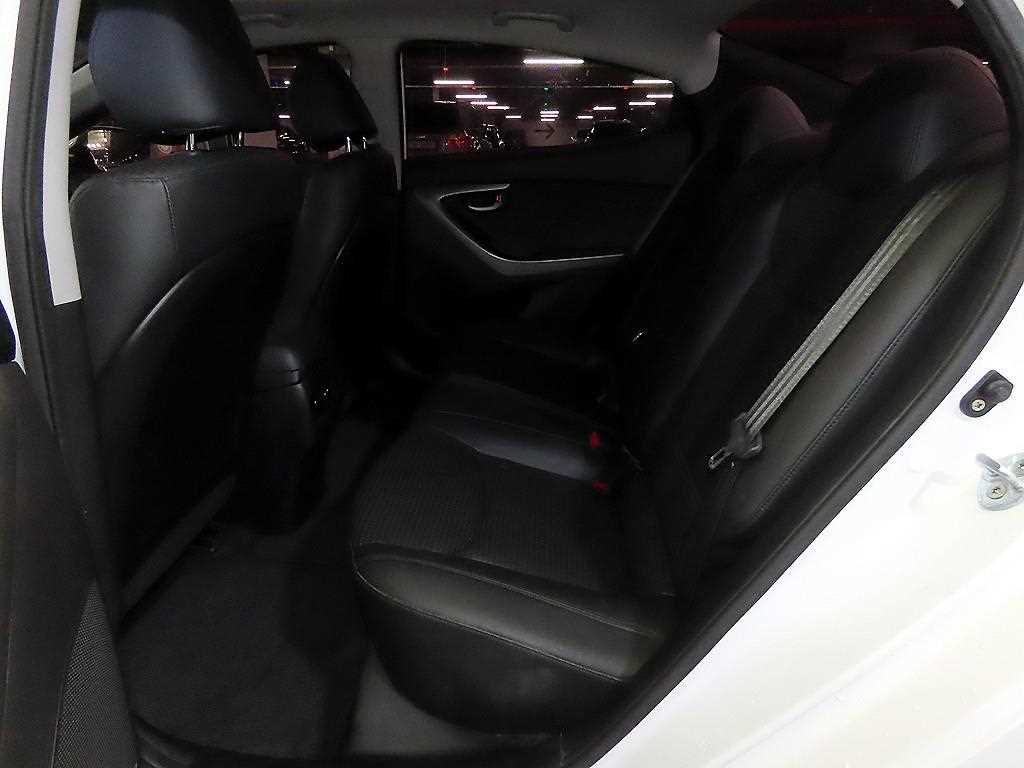 HYUNDAI Avante - Vista 7