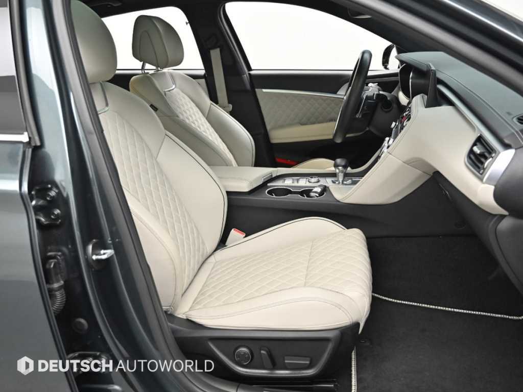 Genesis G70 - Vista 10