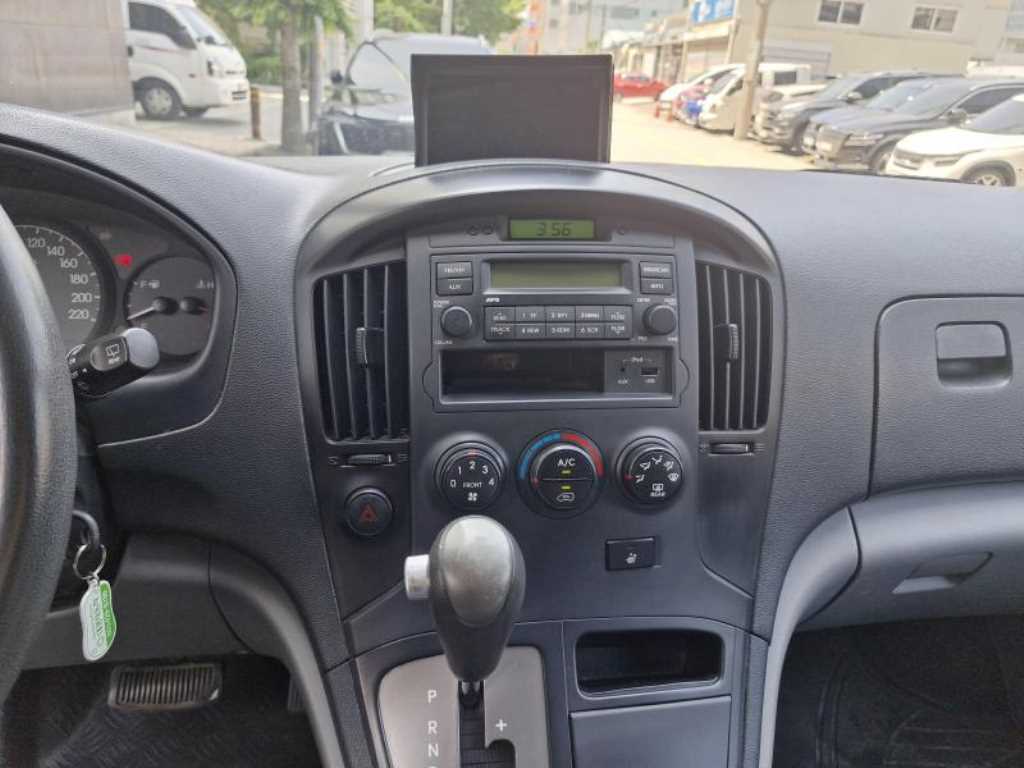 HYUNDAI Starex - Vista 9