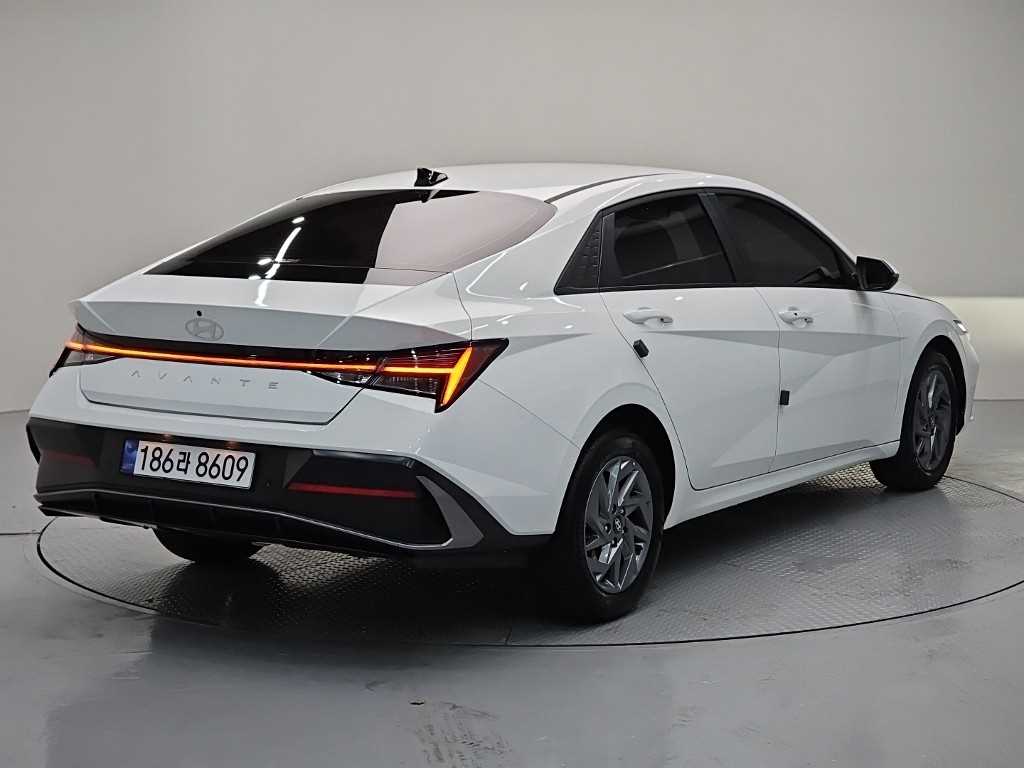HYUNDAI Avante - Vista 4