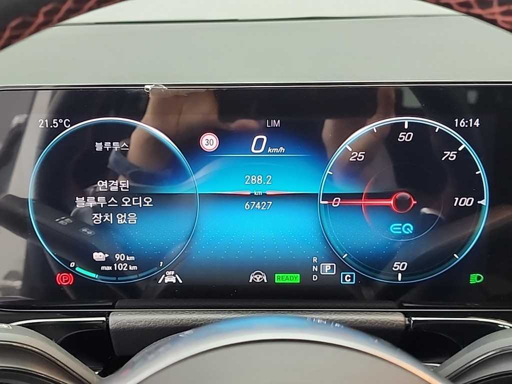 Mercedes Benz EQA - Vista 6