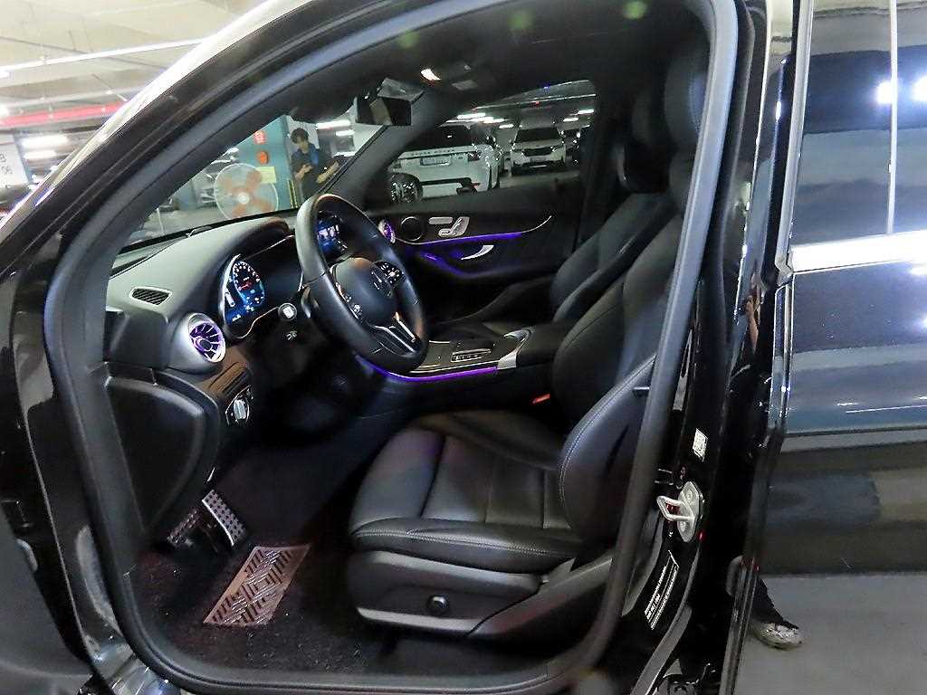 Mercedes Benz GLC Class - Vista 6