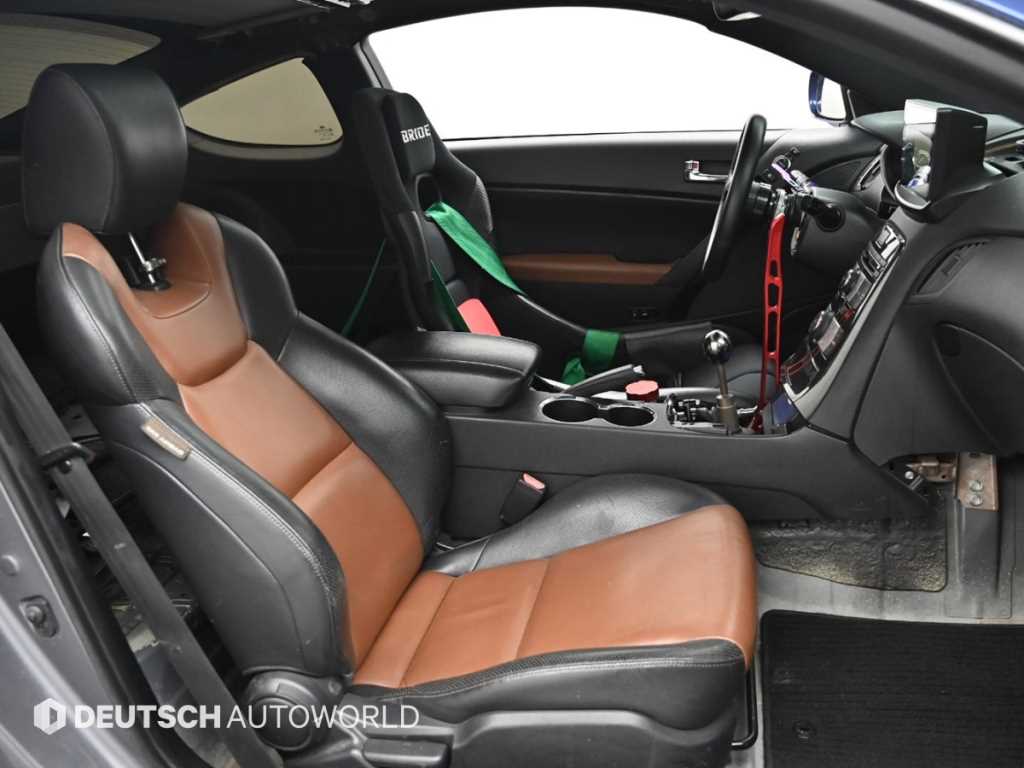 HYUNDAI Genesis - Vista 10