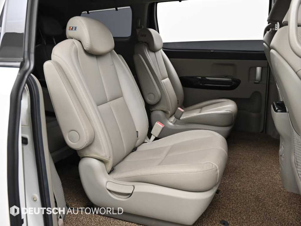 KIA Carnival - Vista 12
