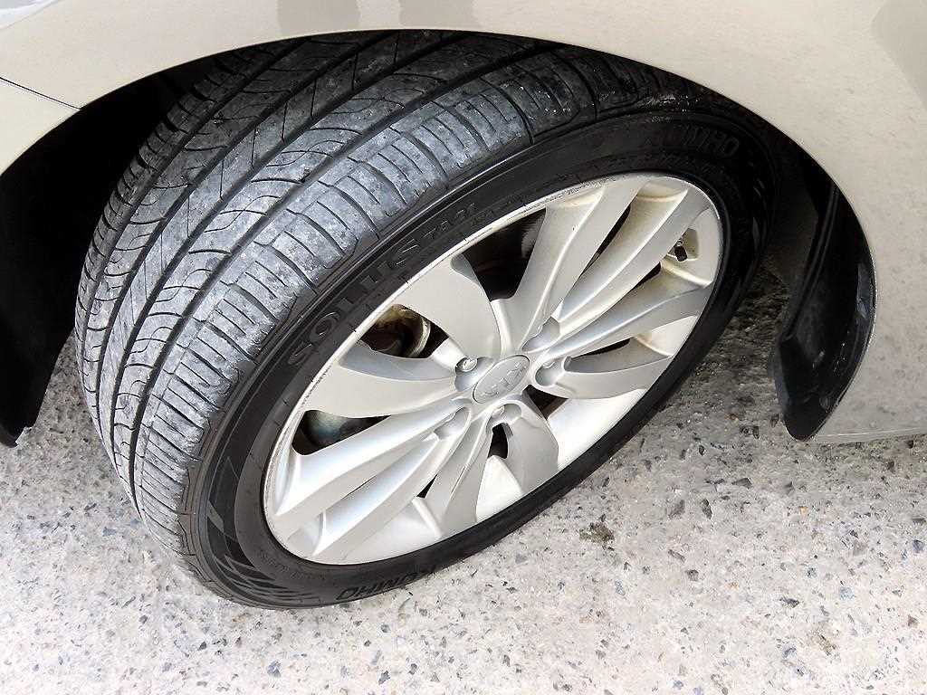 KIA Carens 2014 Gris - Importación desde Corea - HF Imports Iquique - Foto 19