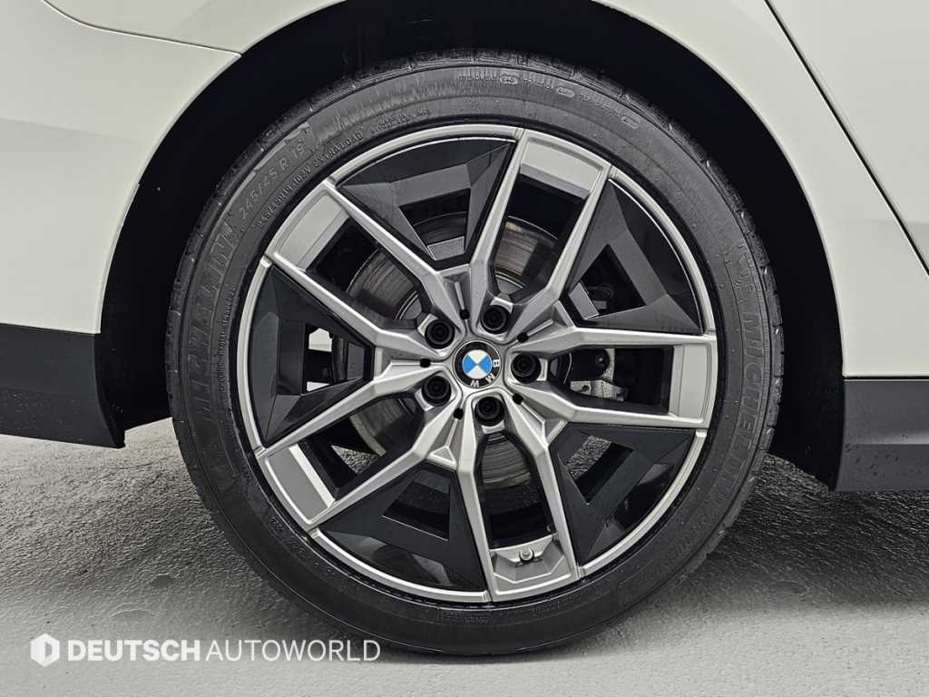 BMW 5 Series - Vista 5