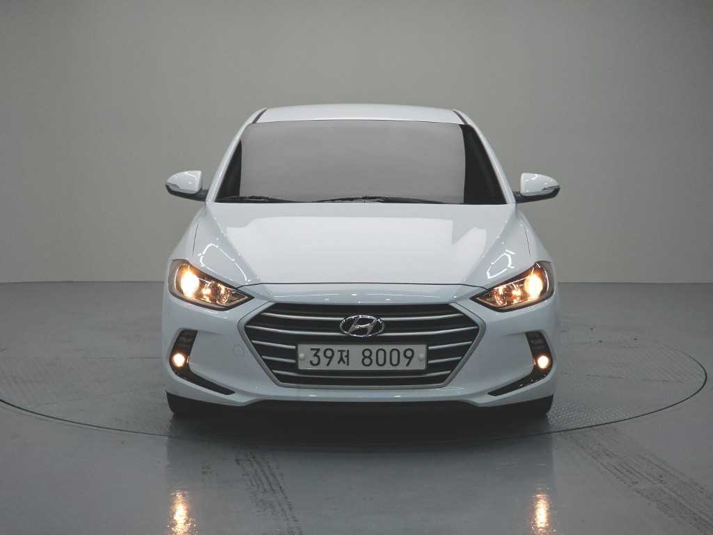 HYUNDAI Avante - Vista 2