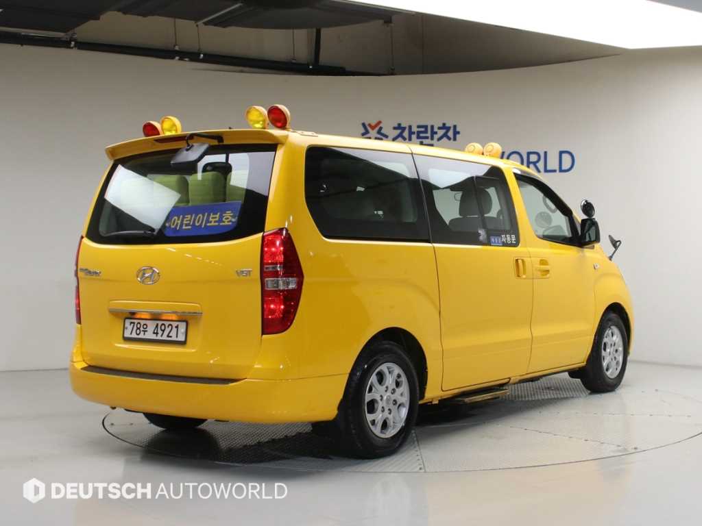 HYUNDAI Starex - Vista 4