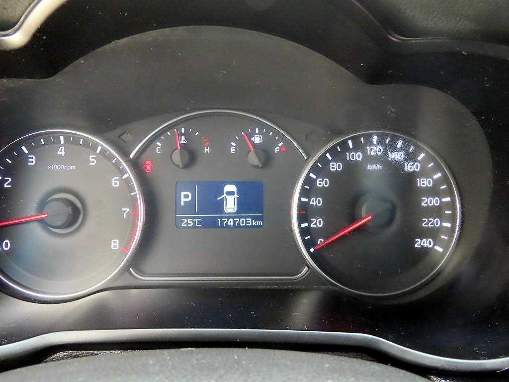 KIA Carens - Vista 9